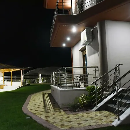 Athina Luxury Holiday home *